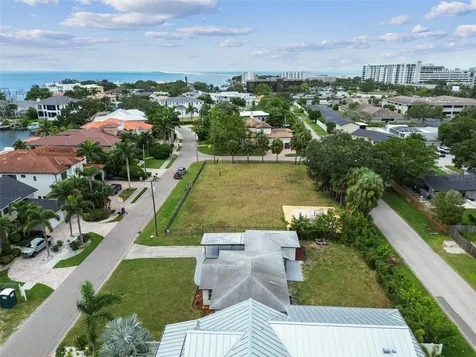 5 W Spanish Main Street Tampa FL 33609