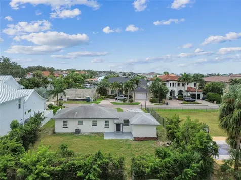 5 W Spanish Main Street Tampa FL 33609