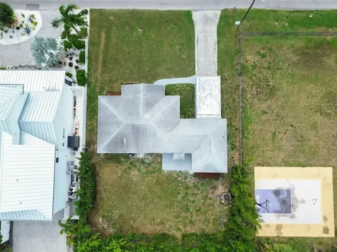 5 W Spanish Main Street Tampa FL 33609