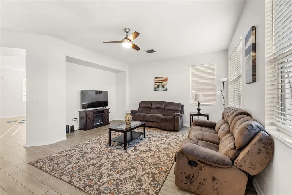 1067 Berkeley Drive Kissimmee FL 34744