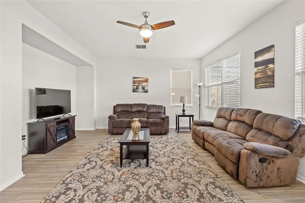 1067 Berkeley Drive Kissimmee FL 34744