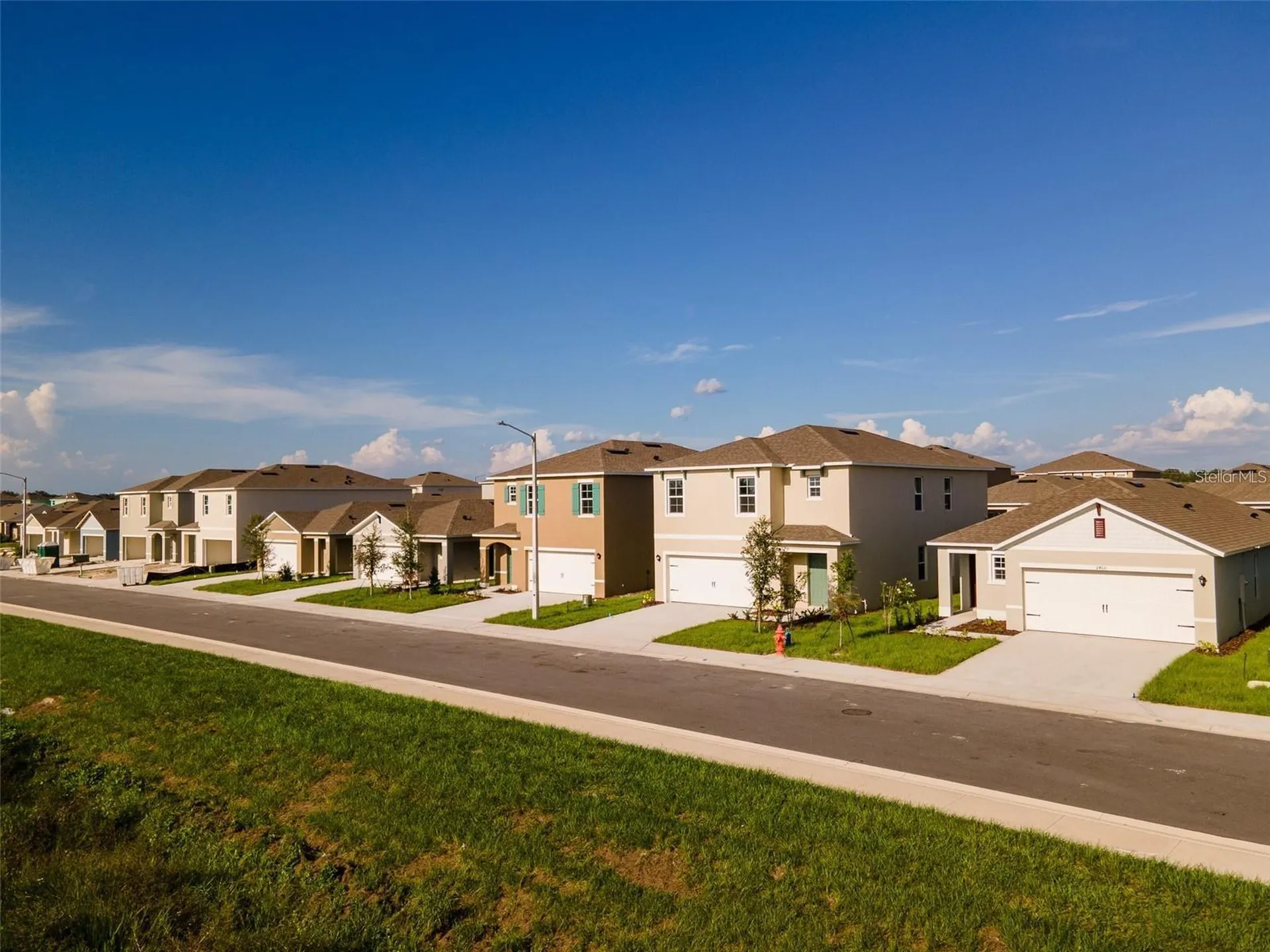 2464 Ribbon Fall Avenue Davenport FL 33837