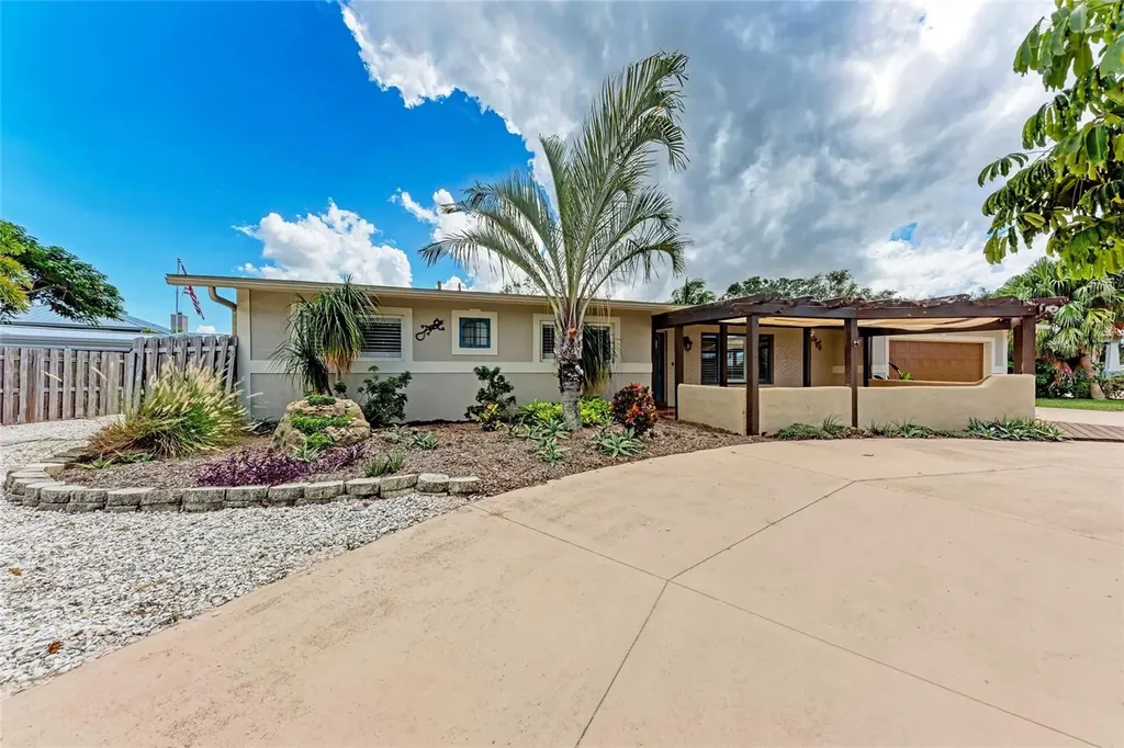 724 Hillcrest Drive Bradenton FL 34209