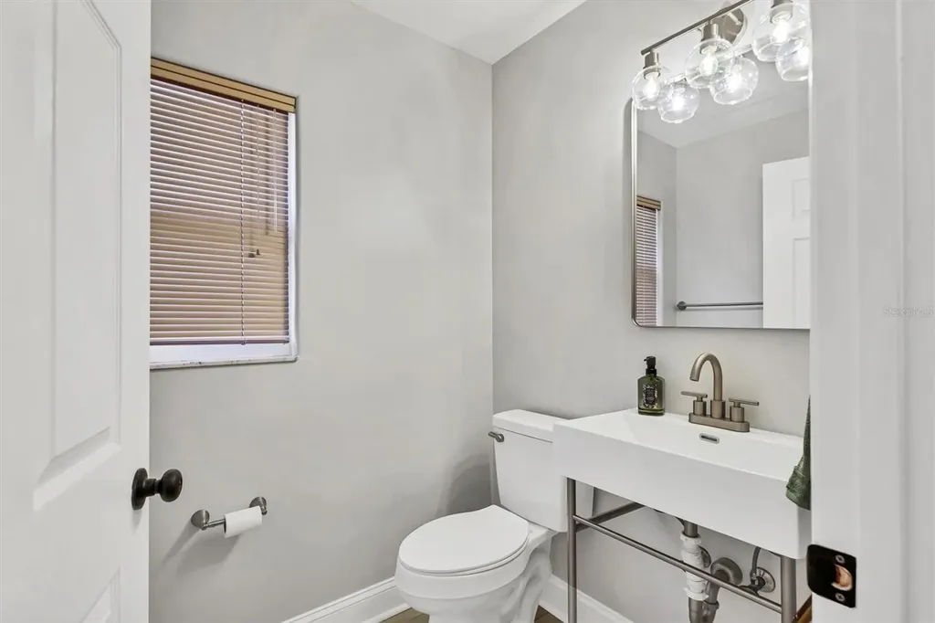 1703 Starling Drive Sarasota FL 34231