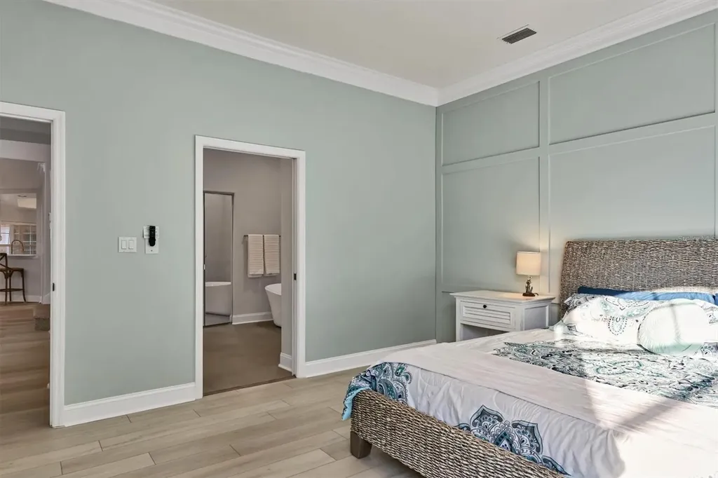 1703 Starling Drive Sarasota FL 34231