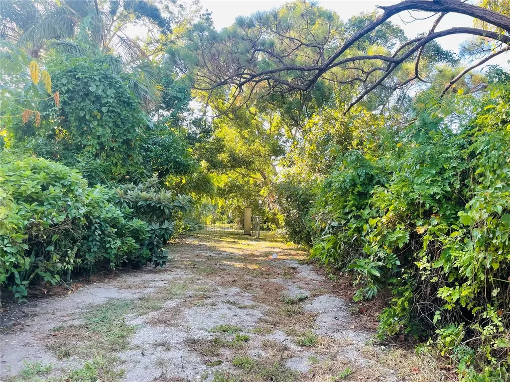 550 46th Street Sarasota FL 34234