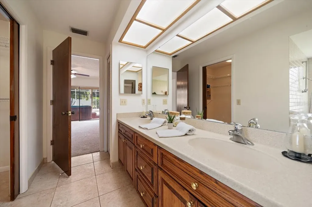 1105 Deer Run Place Valrico FL 33594