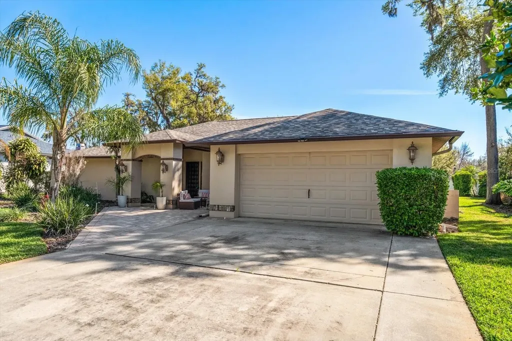 1105 Deer Run Place Valrico FL 33594