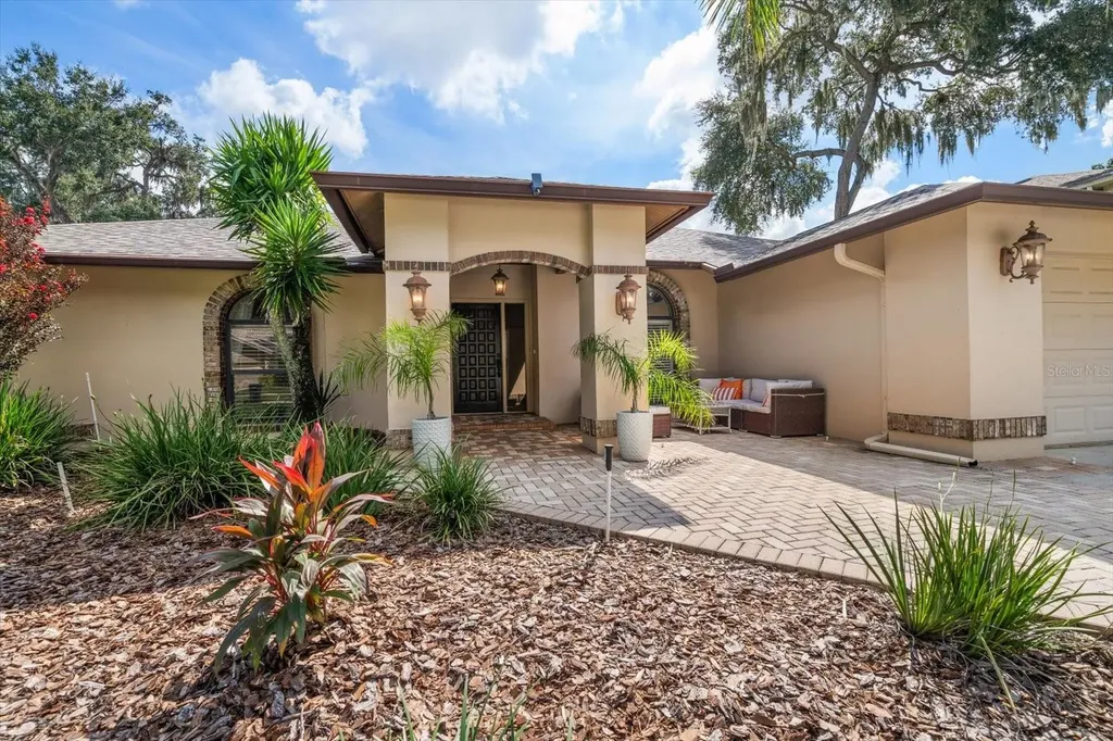 1105 Deer Run Place Valrico FL 33594