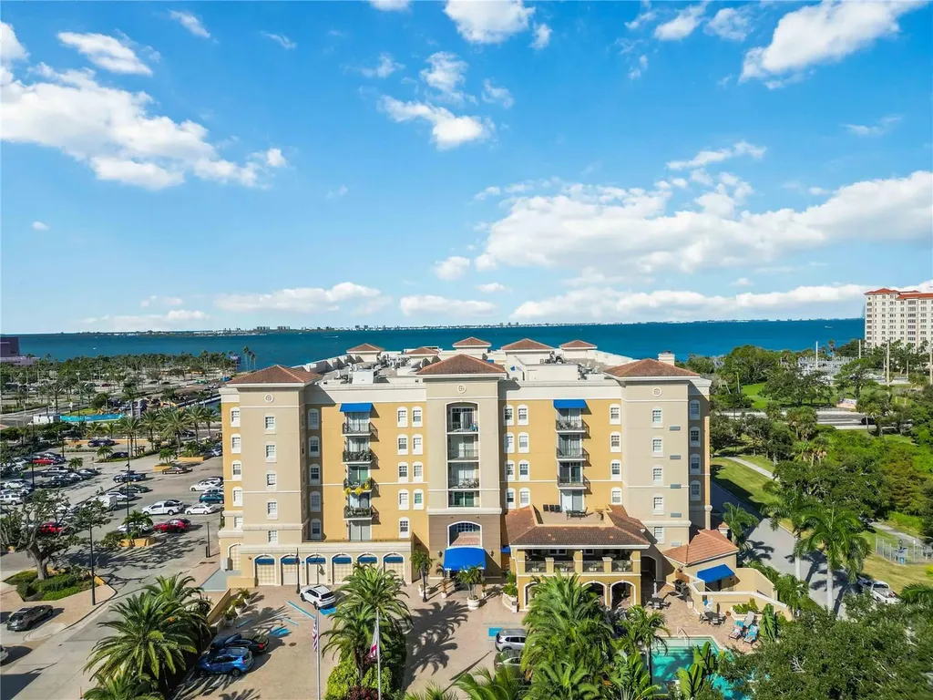 1064 N Tamiami Trail Sarasota FL 34236