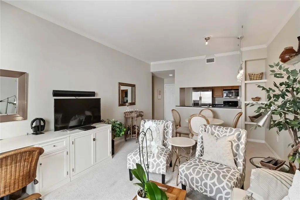 1064 N Tamiami Trail Sarasota FL 34236