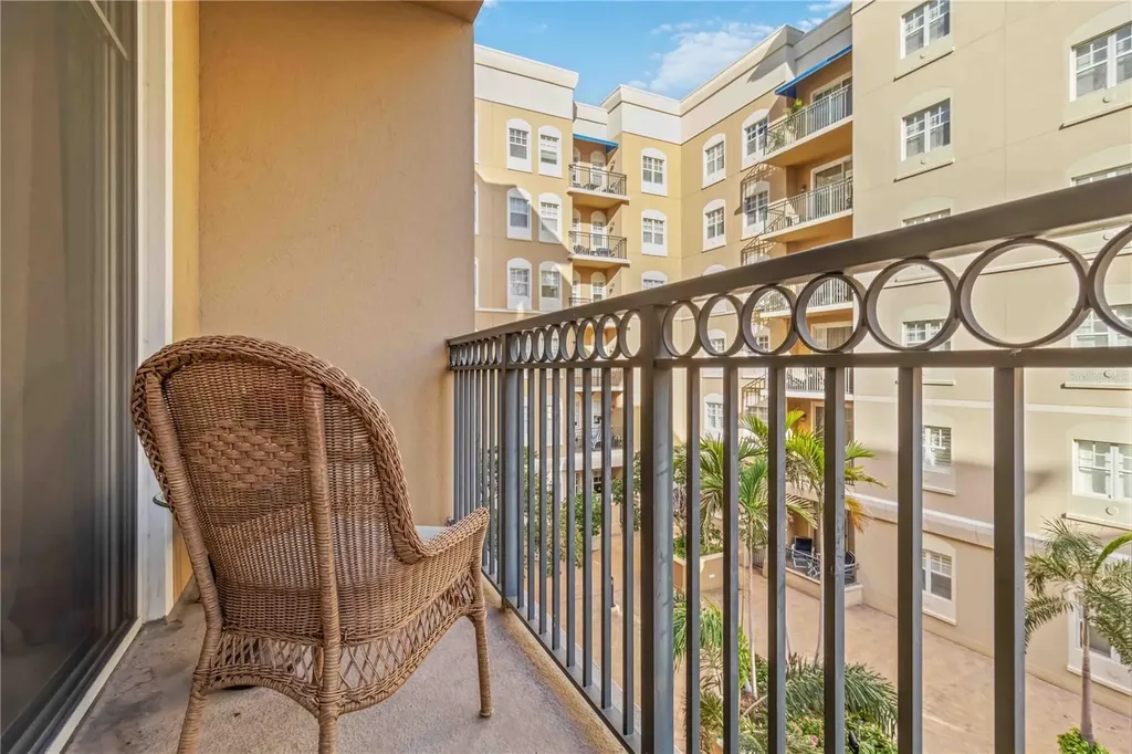 1064 N Tamiami Trail Sarasota FL 34236