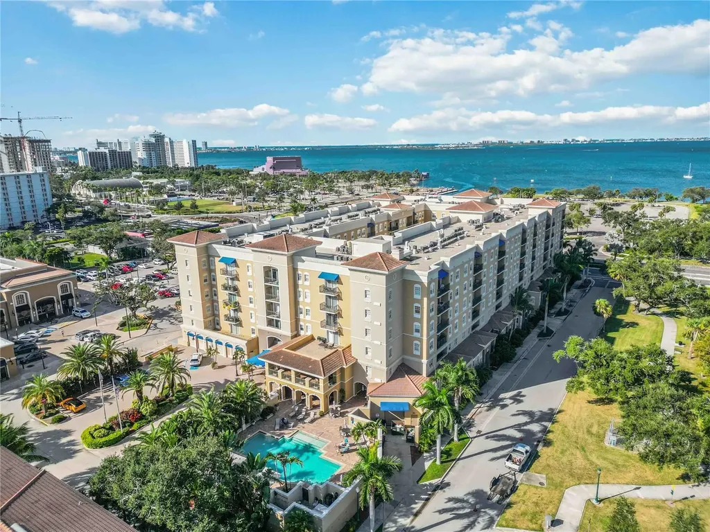1064 N Tamiami Trail Sarasota FL 34236