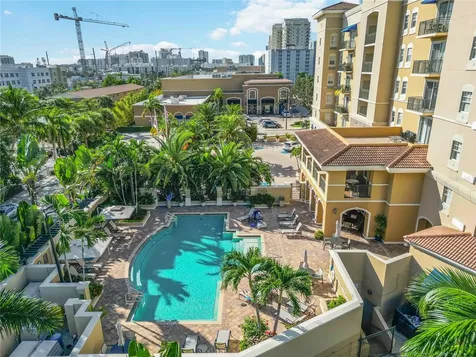 1064 N Tamiami Trail Sarasota FL 34236