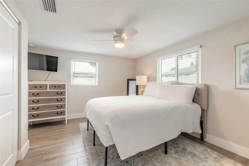 8 Robben Terrace Daytona Beach FL 32118