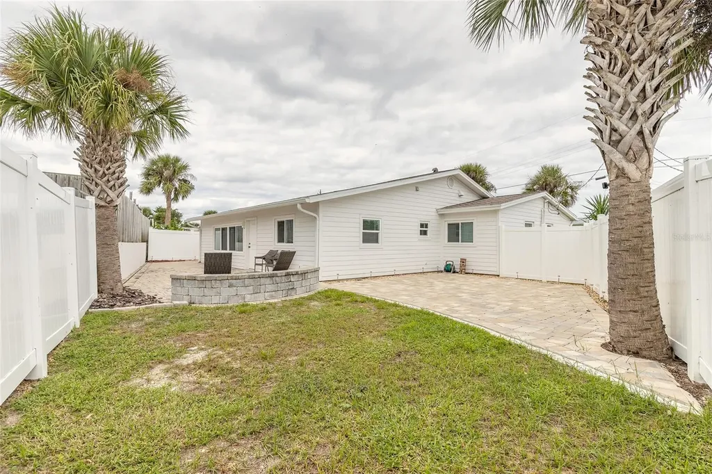 8 Robben Terrace Daytona Beach FL 32118
