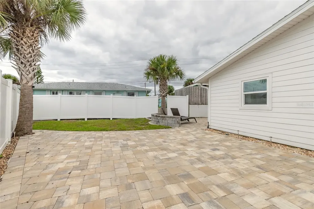 8 Robben Terrace Daytona Beach FL 32118