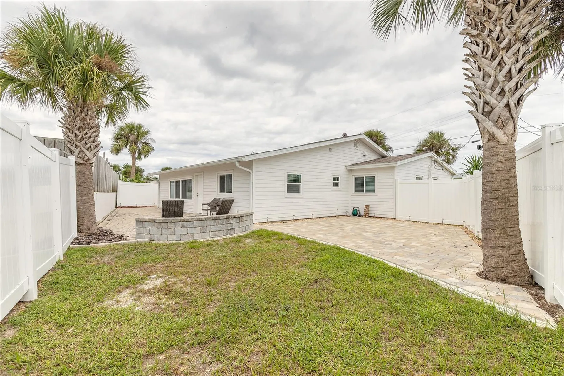 8 Robben Terrace Daytona Beach FL 32118