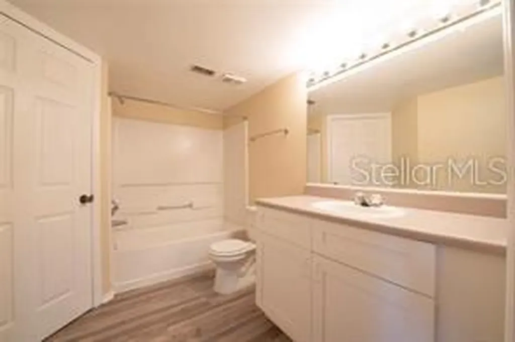 5136 Park Central Drive Orlando FL 32839