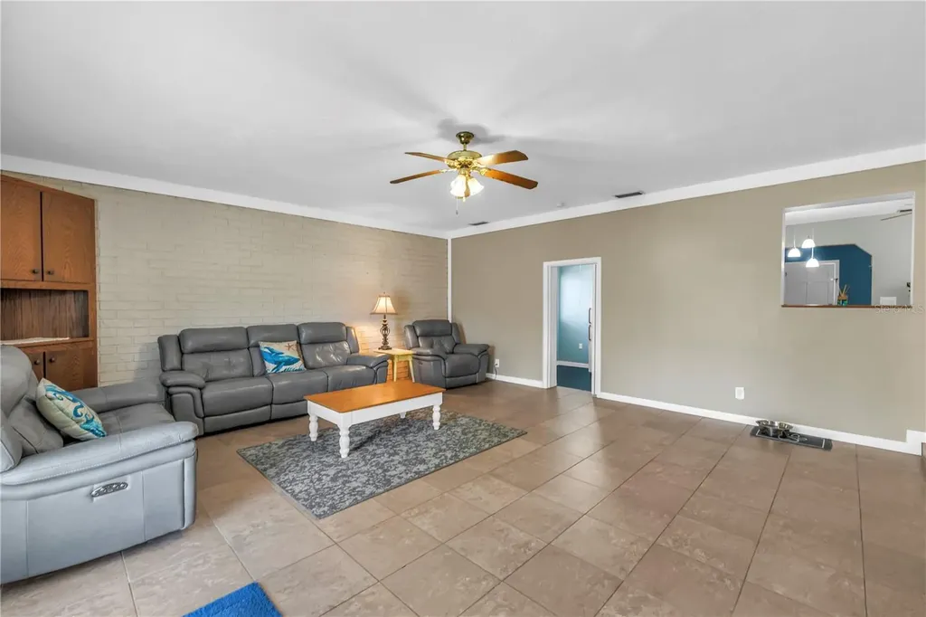 6144 2nd Avenue N St Petersburg FL 33710