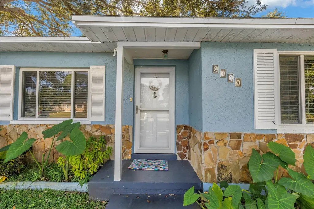 6144 2nd Avenue N St Petersburg FL 33710