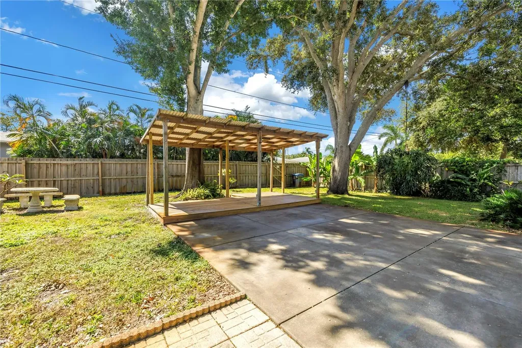 6144 2nd Avenue N St Petersburg FL 33710