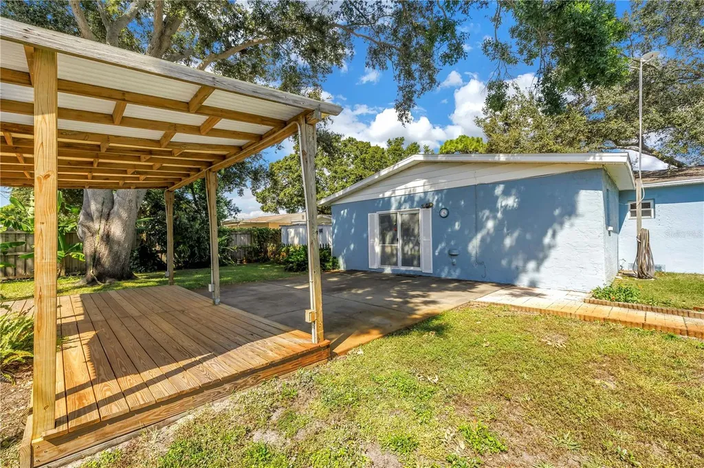 6144 2nd Avenue N St Petersburg FL 33710