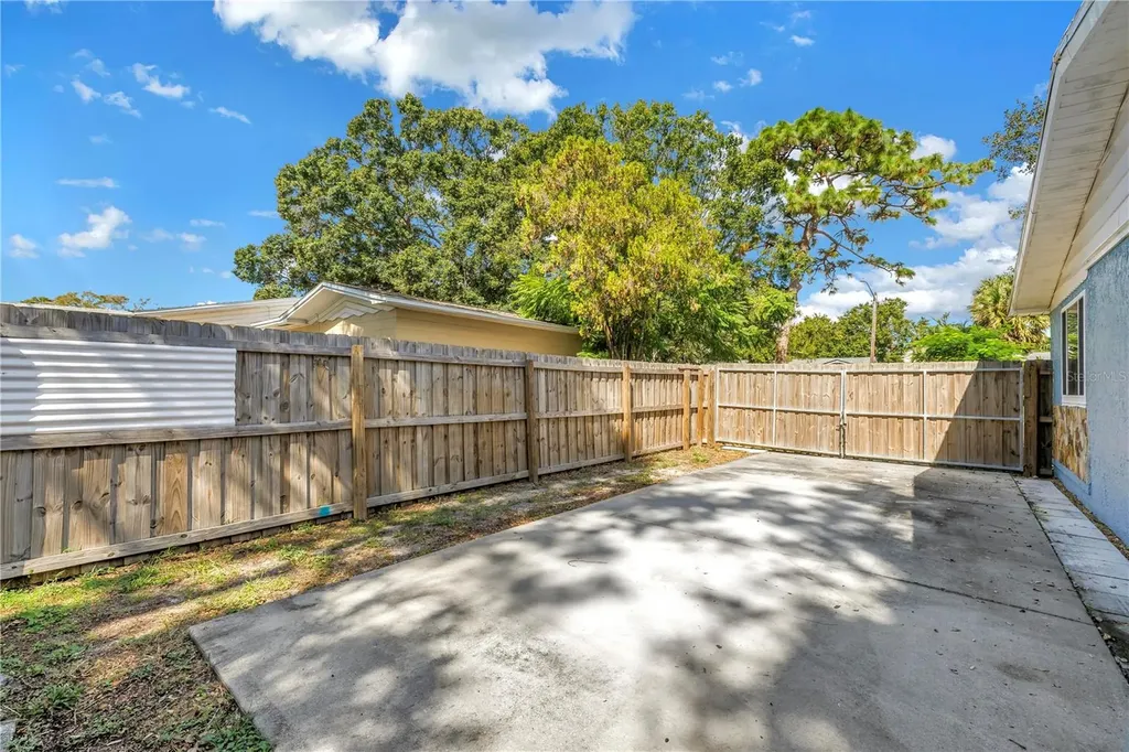6144 2nd Avenue N St Petersburg FL 33710