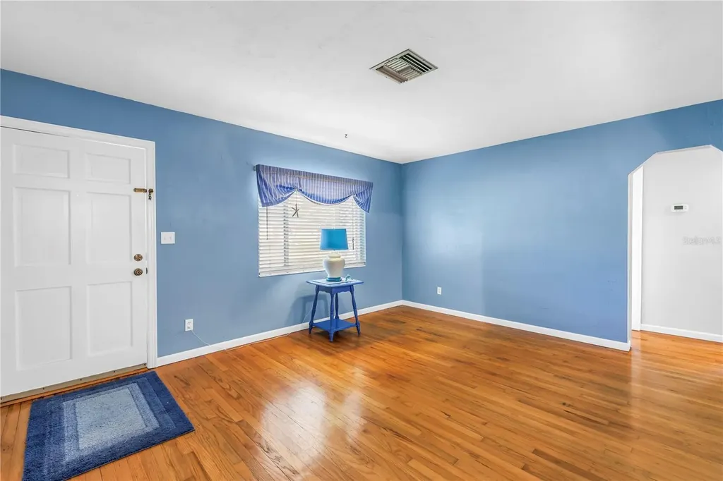 6144 2nd Avenue N St Petersburg FL 33710