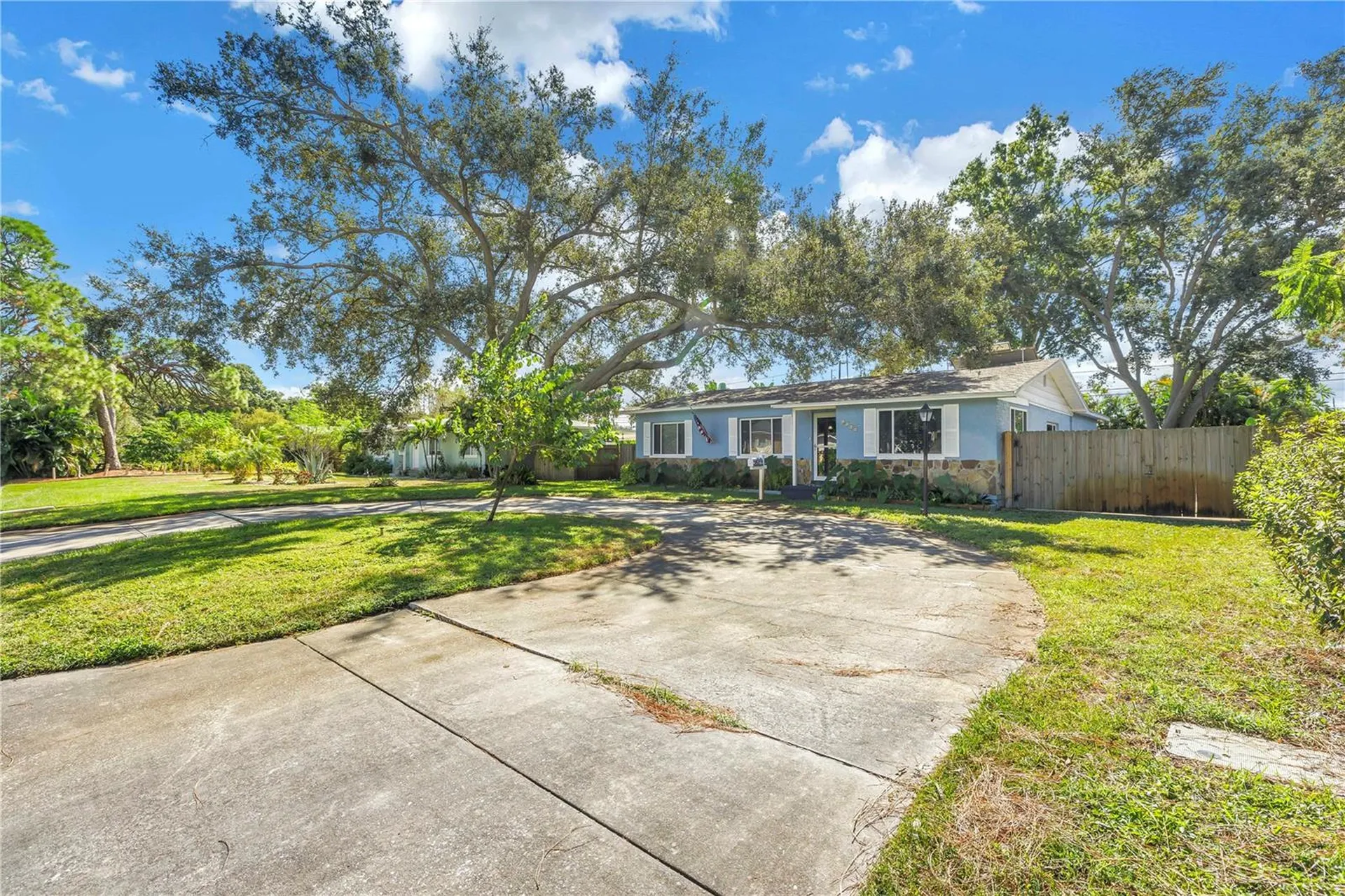 6144 2nd Avenue N St Petersburg FL 33710