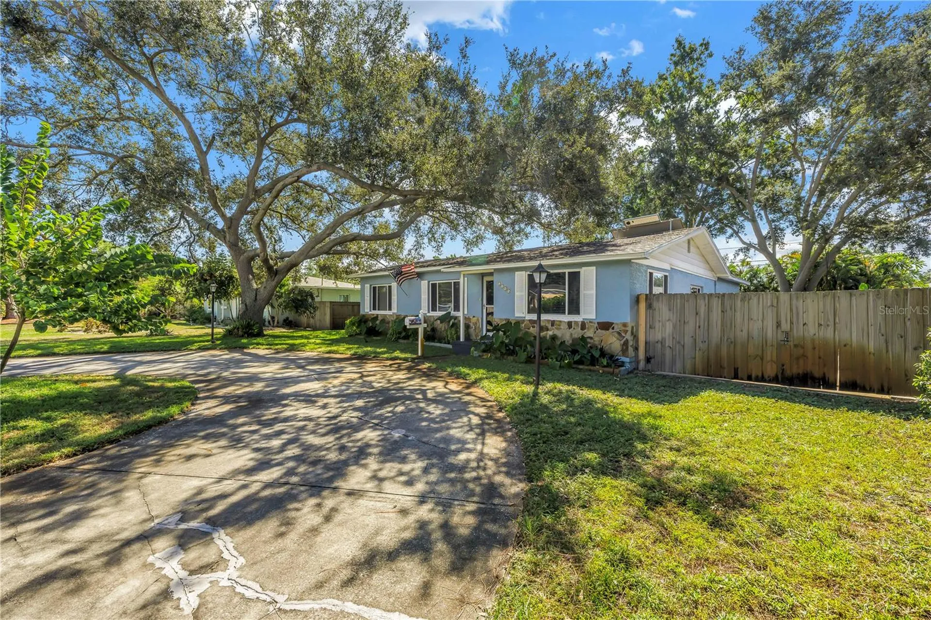 6144 2nd Avenue N St Petersburg FL 33710