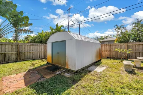6144 2nd Avenue N St Petersburg FL 33710