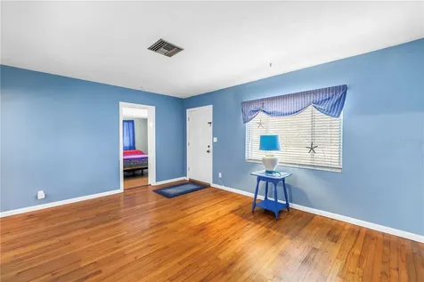 6144 2nd Avenue N St Petersburg FL 33710