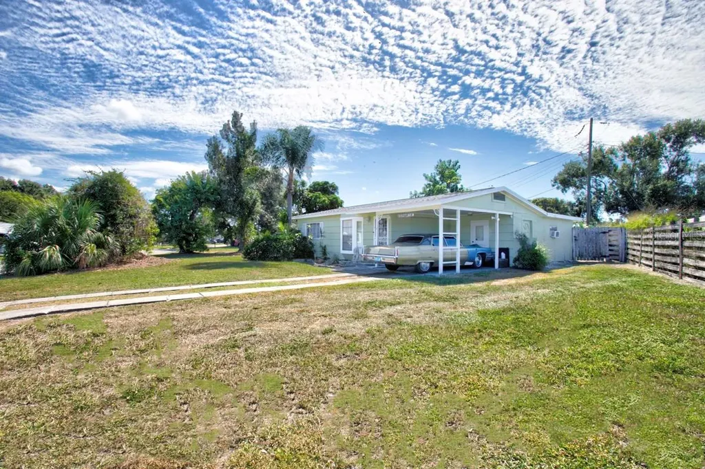 1915 27th Avenue W Bradenton FL 34205