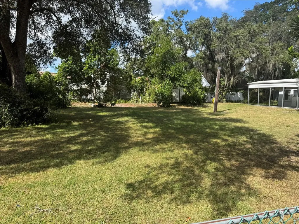 9614 N Hartts Drive Tampa FL 33617