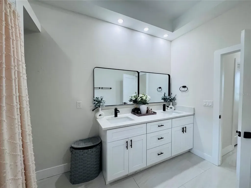 528 Jacaranda Parkway E Cape Coral FL 33909