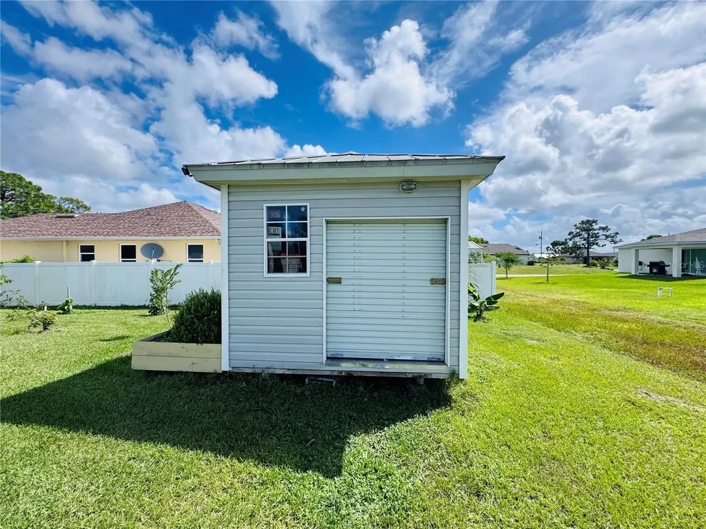 528 Jacaranda Parkway E Cape Coral FL 33909