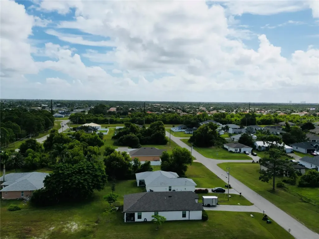 528 Jacaranda Parkway E Cape Coral FL 33909