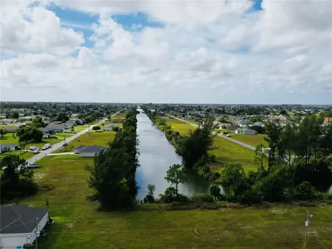 528 Jacaranda Parkway E Cape Coral FL 33909