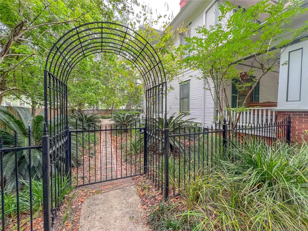 516 NE 4th Street Gainesville FL 32601