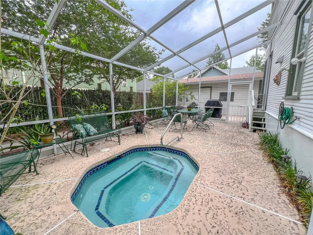 516 NE 4th Street Gainesville FL 32601