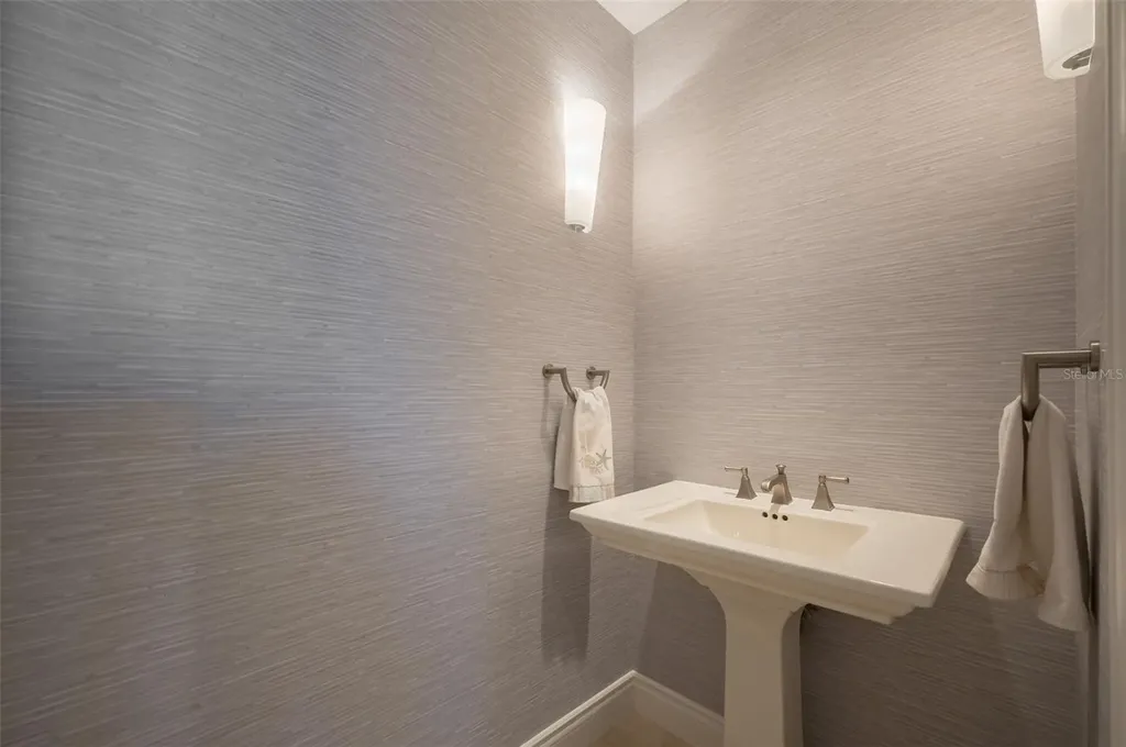 2050 Benjamin Franklin Drive Sarasota FL 34236