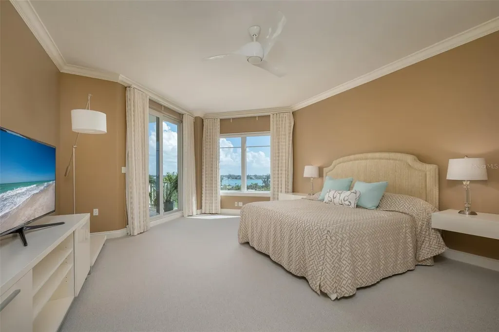 2050 Benjamin Franklin Drive Sarasota FL 34236