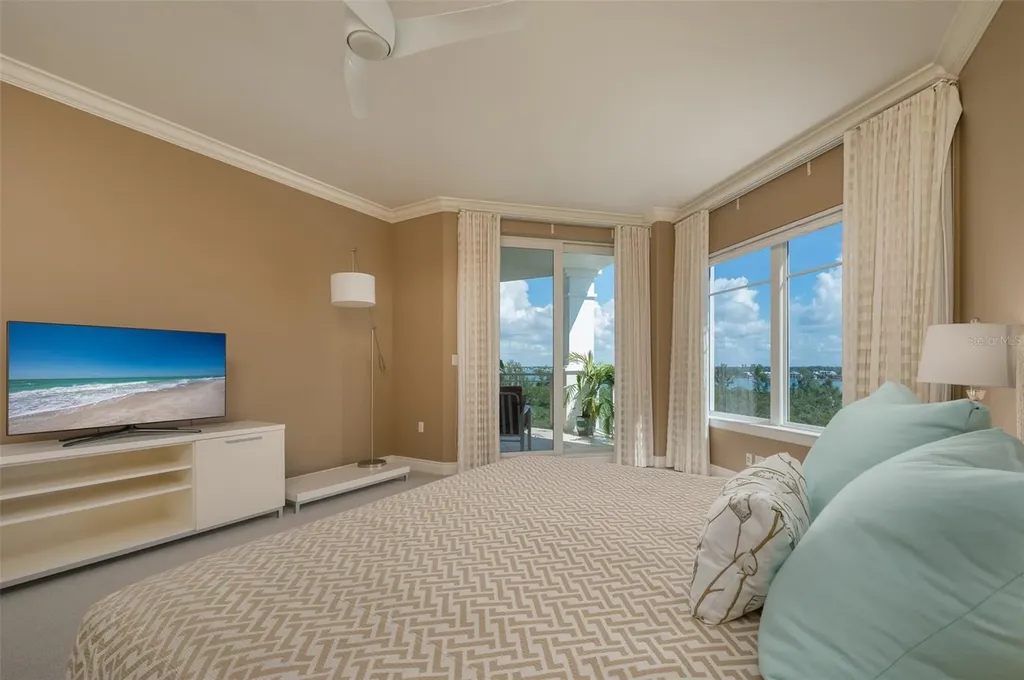 2050 Benjamin Franklin Drive Sarasota FL 34236