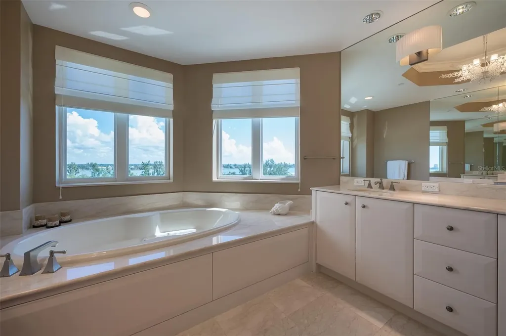 2050 Benjamin Franklin Drive Sarasota FL 34236