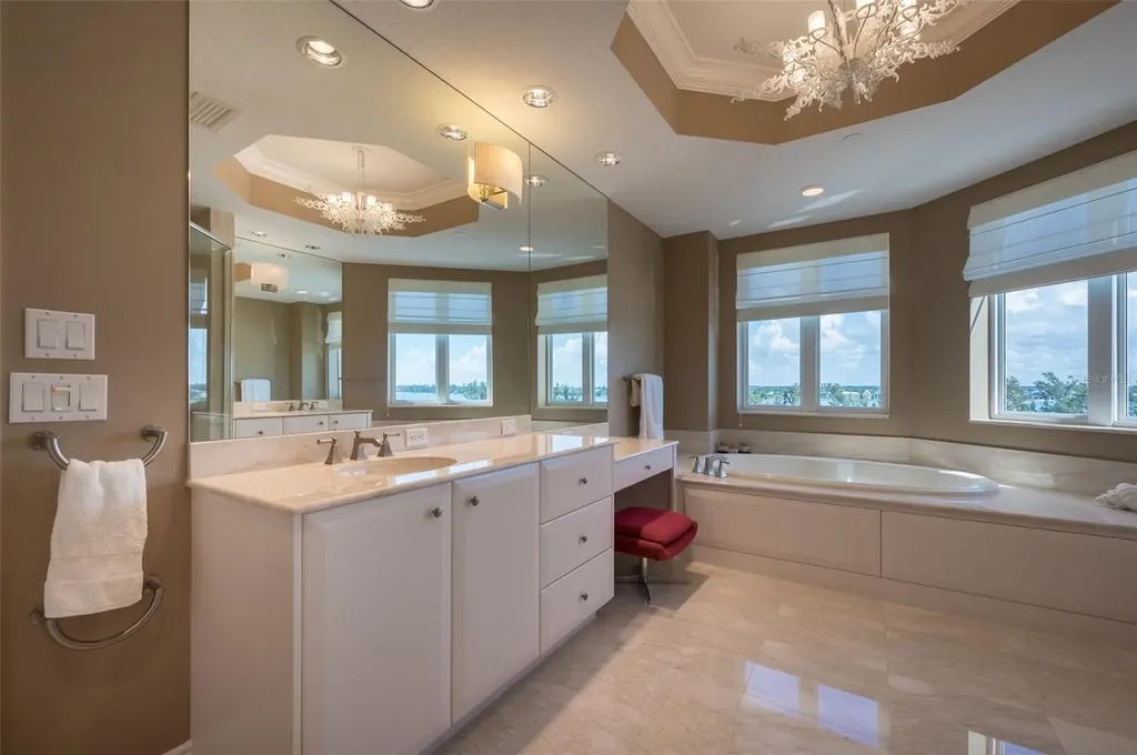 2050 Benjamin Franklin Drive Sarasota FL 34236