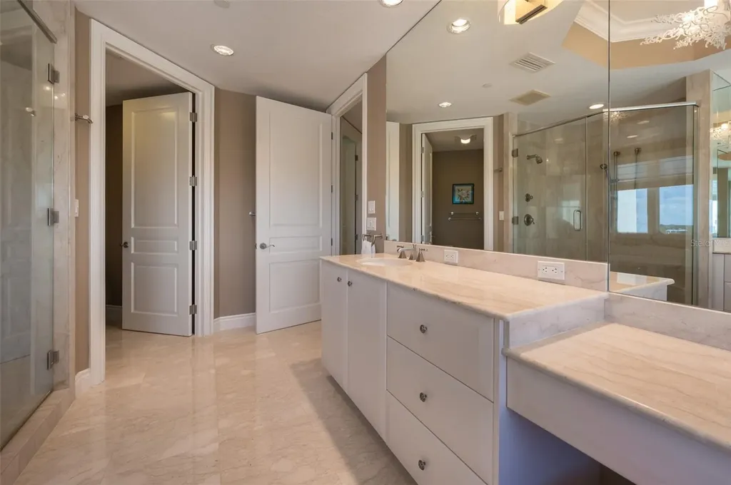 2050 Benjamin Franklin Drive Sarasota FL 34236