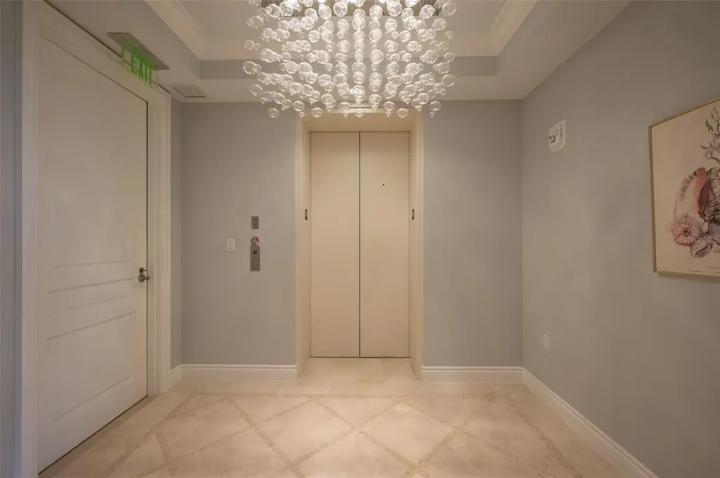 2050 Benjamin Franklin Drive Sarasota FL 34236