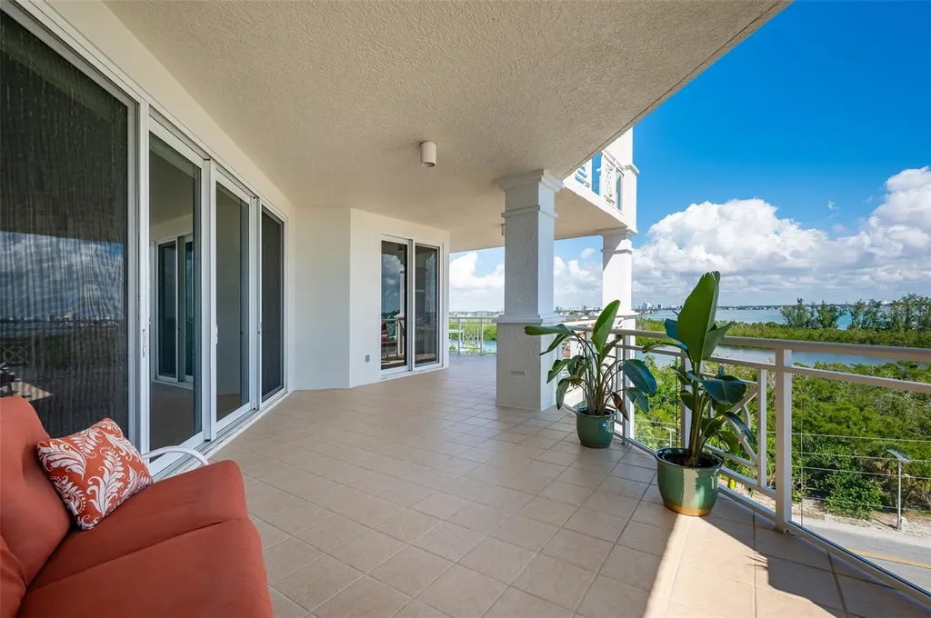 2050 Benjamin Franklin Drive Sarasota FL 34236