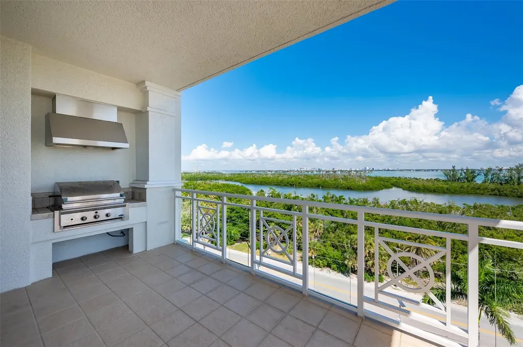 2050 Benjamin Franklin Drive Sarasota FL 34236